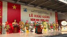 Bà Trần Thuỳ Dương - Hiệu trưởng trường THPT chuyên Hà Nội - Amsterdam phát biểu tại Lễ khai giảng năm học mới 2020-2021.