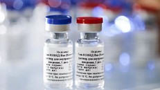 Vaccine Covid-19 của Nga tạo kháng thể ở toàn bộ người được tiêm thử