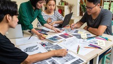 Nhóm S-River thảo luận về cách ứng dụng họa, sắc trong sáng tạo đương đại (ảnh chụp tháng 7-2020).