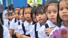 Bộ GD&ĐT yêu cầu các trường học xây dựng kế hoạch dạy học giúp học sinh lớp 1 hoàn thành nhiệm vụ học tập ngay tại lớp học, đặc biệt “không giao thêm bài tập về nhà cho học sinh”. (Ảnh minh hoạ)