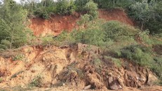 Sạt lở nhiều nơi, Hà Tĩnh khẩn trương di dời dân