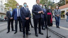 Tổng thống Pháp Emmanuel Macron phát biểu tại thành phố Nice, nơi xảy ra vụ tấn công bằng dao khiến 3 người thiệt mạng ngày 29/10/2020. Ảnh: AP/TTXVN