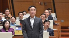 Bộ trưởng Bộ Thông tin và Truyền thông Nguyễn Mạnh Hùng trả lời chất vấn ngày 6/11.