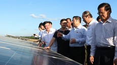 Đoàn công tác thăm Nhà máy điện năng lượng mặt trời cụm Sêrêpôk 1 và Quang Minh.