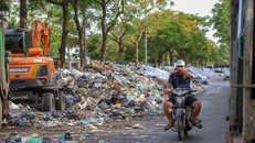 Phó chủ tịch Hà Nội: Xử lý nhà thầu để rác tồn đọng trên phố