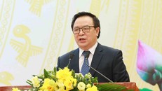 Đồng chí Hoàng Bình Quân, Trưởng Ban Đối ngoại Trung ương báo cáo tại hội nghị. 