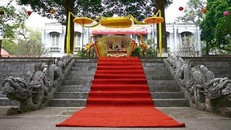 Dấu tích thềm điện Kính Thiên.