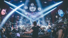 Từ 0h00 ngày 3/5, tỉnh Bắc Ninh tạm dừng các hoạt động kinh doanh bao gồm các dịch vụ karaoke, quán bar, vũ trường, quán game. (Ảnh minh hoạ)