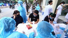 Hà Nội kiến nghị nâng thêm mức bồi dưỡng cho các lực lượng chống dịch. 