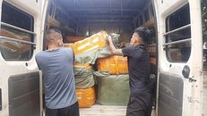 Công an quận Tây Hồ phát hiện xe ô tô chở trên 1 tấn nội tạng lợn bốc mùi và hàng cấm