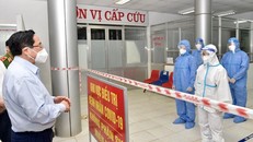 Ngày 11/7, Thủ tướng Phạm Minh Chính thăm Bệnh viện Đa khoa huyện Tân Trụ, nơi được chuyển đổi thành Bệnh viện Dã chiến số 2 tại Long An. 