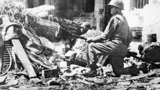 Hình ảnh chiến sỹ cảm tử quân, đoàn viên Thanh niên cứu quốc Hoàng Diệu ôm bom ba càng, sẵn sàng tiêu diệt xe tăng địch trên đường phố Hà Nội ngày 23/12/1946 mãi mãi là biểu tượng bất tử về cuộc chiến tranh nhân dân, mà ở đó mỗi người dân đều là chiến sỹ và sẵn sàng hy sinh vì Tổ quốc. 