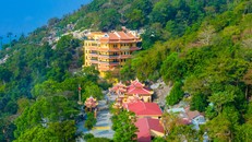 Đầu năm mới chiêm bái khu trưng bày nghệ thuật Phật giáo mới ra mắt tại núi Bà Tây Ninh