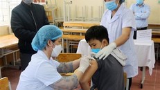 Tiêm vaccine phòng COVID-19 cho trẻ 5 đến dưới 12 tuổi ở Hà Nam. 