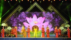 Chương trình nghệ thuật “Người mẹ Làng Sen” đã khắc họa ý nghĩa nhân văn cao quý của hình tượng hoa sen, hình tượng người mẹ - Bà Hoàng Thị Loan - thân mẫu Chủ tịch Hồ Chí Minh. 