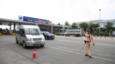 Cảnh sát giao thông tăng cường kiểm tra nồng độ cồn và ma túy trên các tuyến cao tốc.
