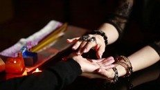 Vì sao Phật tử không nên tin vào tử vi, tướng số, bói toán, phong thủy?