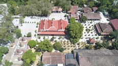 Nghệ thuật trang trí sân vườn và vẻ đẹp tĩnh lặng của chùa Huế