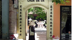 Chùa Bà Đá đón tiếp hàng ngàn người những ngày lễ, tết đến cầu an, vãn cảnh.