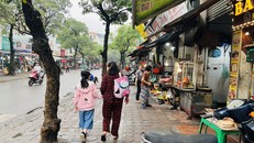 Tại nhiều tuyến phố trên địa bàn phường Trung Liệt nói riêng và trên địa bàn quận Đống Đa nói chung, vỉa hè thoáng đãng đã thực sự được giành lại cho người đi bộ.