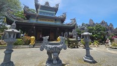 Ngôi chùa luôn mang trong mình vẻ thanh thoát và yên tịnh.