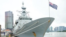 Tàu hộ vệ tên lửa HMNZS Aotearoa cập Cảng Quốc tế TP.HCM sáng ngày 24/9.
