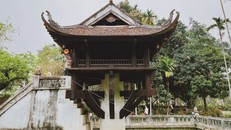 Chiêm ngưỡng ngôi cổ tự nổi tiếng ở Hà Nội, với kiến trúc được ví như 'sen nở trên nước'