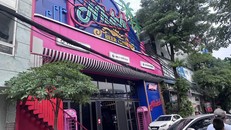 Cơ sở Nhích Beer (915 Hồng Hà, quận Hoàn Kiếm, Hà Nội), chỉ cách UBND phường Chương Dương vài chục mét, vốn là một nhà hàng nhưng hiện đang bị biến tướng thành nơi kinh doanh "bóng cười"