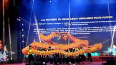 Biểu diễn múa rồng tại Lễ Khai mạc Lễ hội Nghệ thuật biểu diễn quốc tế lần thứ nhất năm 2023. 