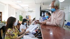 Bảo hiểm xã hội Việt Nam, bảo hiểm xã hội các tỉnh, thành phố tổ chức chi trả lương hưu, trợ cấp BHXH hai tháng đầu năm vào cùng kỳ chi trả tháng 1/2024. (Ảnh minh hoạ) 