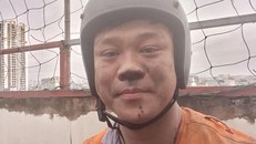 Khoảnh khắc Phạm Quốc Việt, Đội trưởng đội FAS Angel hỗ trợ cứu người trên sân thượng chung cư mini Khương Hạ lúc 7h10 ngày 13/9/2023 sau khi vụ hỏa hoạn kinh hoàng xảy ra