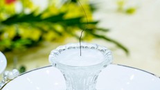 Xá lợi tóc của Đức Phật tự chuyển động được đặt tại chùa Ba Vàng cho hàng nghìn người dân, du khách chứng kiến, chiêm bái.