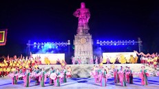  Tái hiện Lễ lên ngôi và đại phá quân Thanh của Hoàng đế Quang Trung