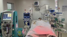 Bệnh nhân nam 21 tuổi từng bị mắc sốt xuất huyết Dengue nặng thể não, sốc, tổn thương gan nặng, tán huyết cấp. (Ảnh: Bệnh viện cung cấp)