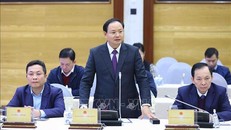 Thứ trưởng Bộ Tài nguyên và Môi trường Lê Minh Ngân trả lời câu hỏi của các phóng viên.