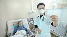 Điều trị cho bệnh nhân mắc cúm A tại Bệnh viện Thanh Nhàn. (Ảnh minh hoạ)