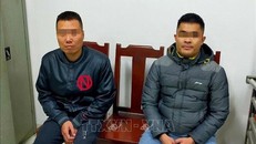 Hai đối tượng bị triệu tập làm việc tại cơ quan công an. 