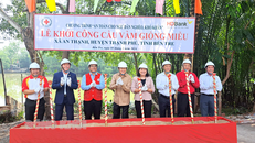 Khởi công cầu Vàm Giồng Miễu tại xã An Thạnh, huyện Thạnh Phú, tỉnh Bến Tre.