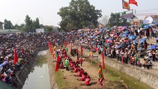 Lễ hội kéo song, thị trấn Hương Canh, huyện Bình Xuyên được công nhận là di sản văn hóa phi vật thể cấp quốc gia và UNESCO ghi danh vào danh sách di sản văn hóa phi vật thể đại diện của nhân loại.