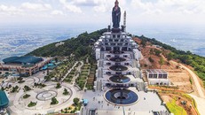 Tượng Phật Bà Tây Bổ Đà Sơn - một điểm đến lý tưởng dành cho du khách thập phương.