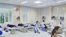 Một số bệnh nhân nhập viện nghi bị ngộ độc sau khi ăn cơm gà.