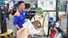 Thủ tướng Phạm Minh Chính yêu cầu thực hiện nghiêm quy định về hóa đơn điện tử trong kinh doanh, bán lẻ xăng dầu. (Ảnh minh họa)