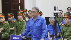 Bị cáo Đỗ Hữu Ca - Cựu Giám đốc Công an TP Hải Phòng lĩnh án 10 năm tù.