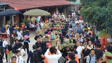 Lễ dâng hương Miếu Ông, Miếu Bà tại Lễ hội Chợ Phong lưu Khâu Vai 2023.