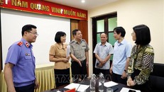 Các đại biểu Quốc hội tỉnh Hải Dương trao đổi với đại diện Cục thi hành án dân sự, Viện kiểm sát Nhân dân tỉnh Hải Dương.