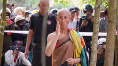 Ông Lê Anh Tú (Thích Minh Tuệ) tự nguyện dừng việc đi bộ khất thực