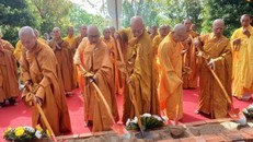 Giỗ Tổ khai sơn và đặt đá trùng tu chùa Viên Ngộ