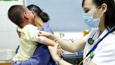 Nhiều trường hợp mắc sởi bị viêm phổi rất nặng đều do không tiêm chủng.