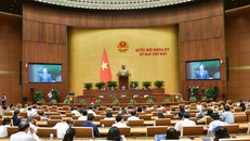 Phó Chủ tịch Quốc hội Nguyễn Khắc Định điều hành phiên biểu quyết thông qua Nghị quyết về Chương trình xây dựng luật, pháp lệnh năm 2025, điều chỉnh Chương trình xây dựng luật, pháp lệnh năm 2024.