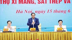 Thủ tướng Phạm Minh Chính phát biểu tại hội nghị thúc đẩy sản xuất, tiêu thụ xi măng, sắt thép và vật liệu xây dựng. 